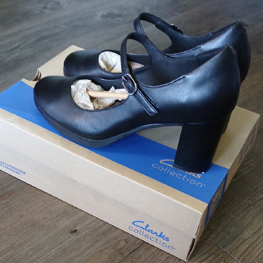 Clarks Black Heels Elegant Design - Picture 5 of 6